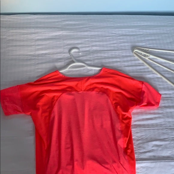 Under Armour Workout Tee - Picture 2 of 4